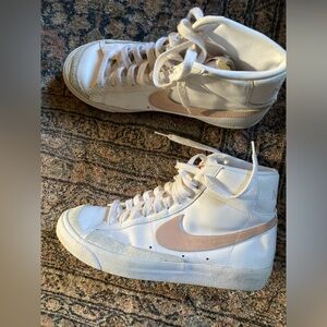 Women’s Nike Blazer mid ‘77 9.5